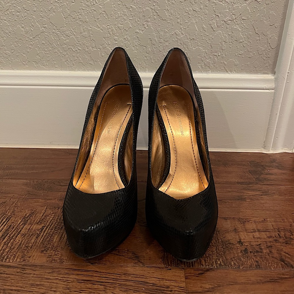 BCBGeneration Black Pumps